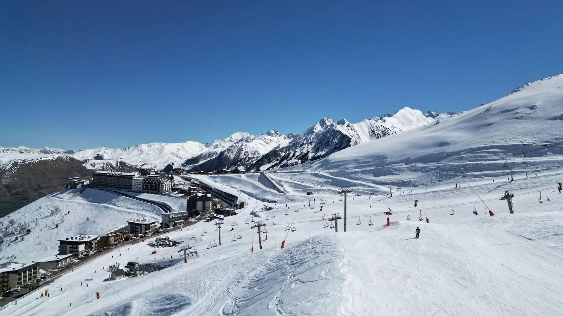 Apartment Studio Pour 4 Personnes A Saint Lary Pla D'Adet Avec Cuisine Et Tv - Fr-1-296-370
